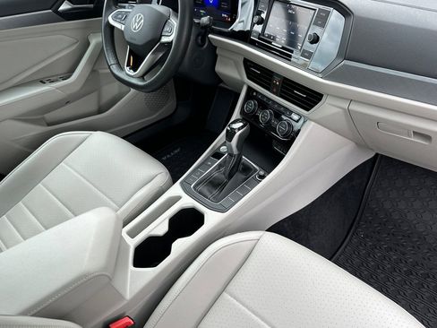 Used 2023 Volkswagen Jetta SE w/ Panoramic Sunroof Package image 15