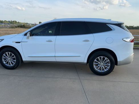 Used 2024 Buick Enclave Premium image 6