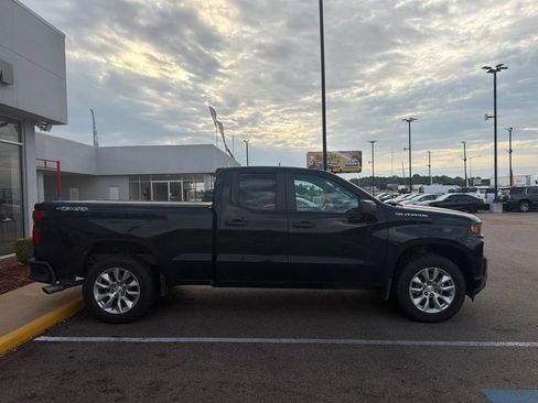Used 2019 Chevrolet Silverado 1500 Custom w/ Custom Value Package AWD/4WD image 7