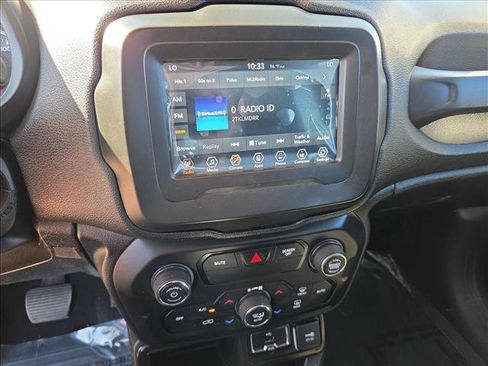 Used 2020 Jeep Renegade Latitude FWD image 14