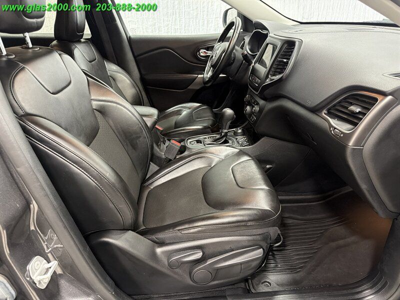 Used 2021 Jeep Cherokee Latitude Plus AWD/4WD image 21