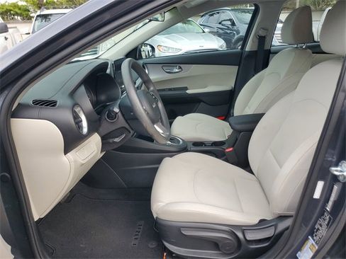 Used 2022 Kia Forte LXS w/ LXS Technology Package image 16