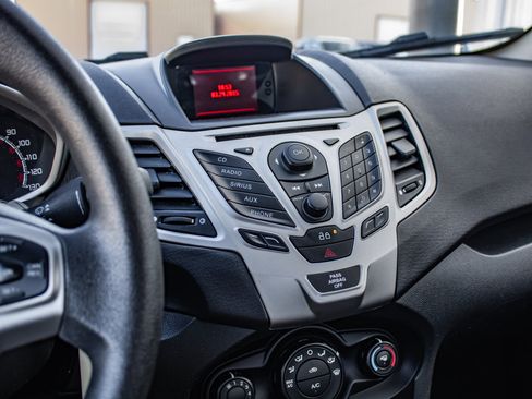 Used 2013 Ford Fiesta SE w/ Moon & Mood Pkg image 28