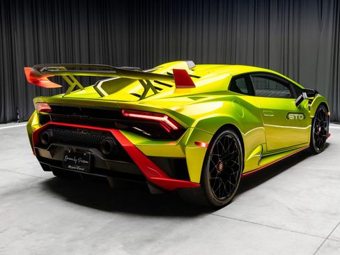 Used 2021 Lamborghini Huracan STO RWD image 47