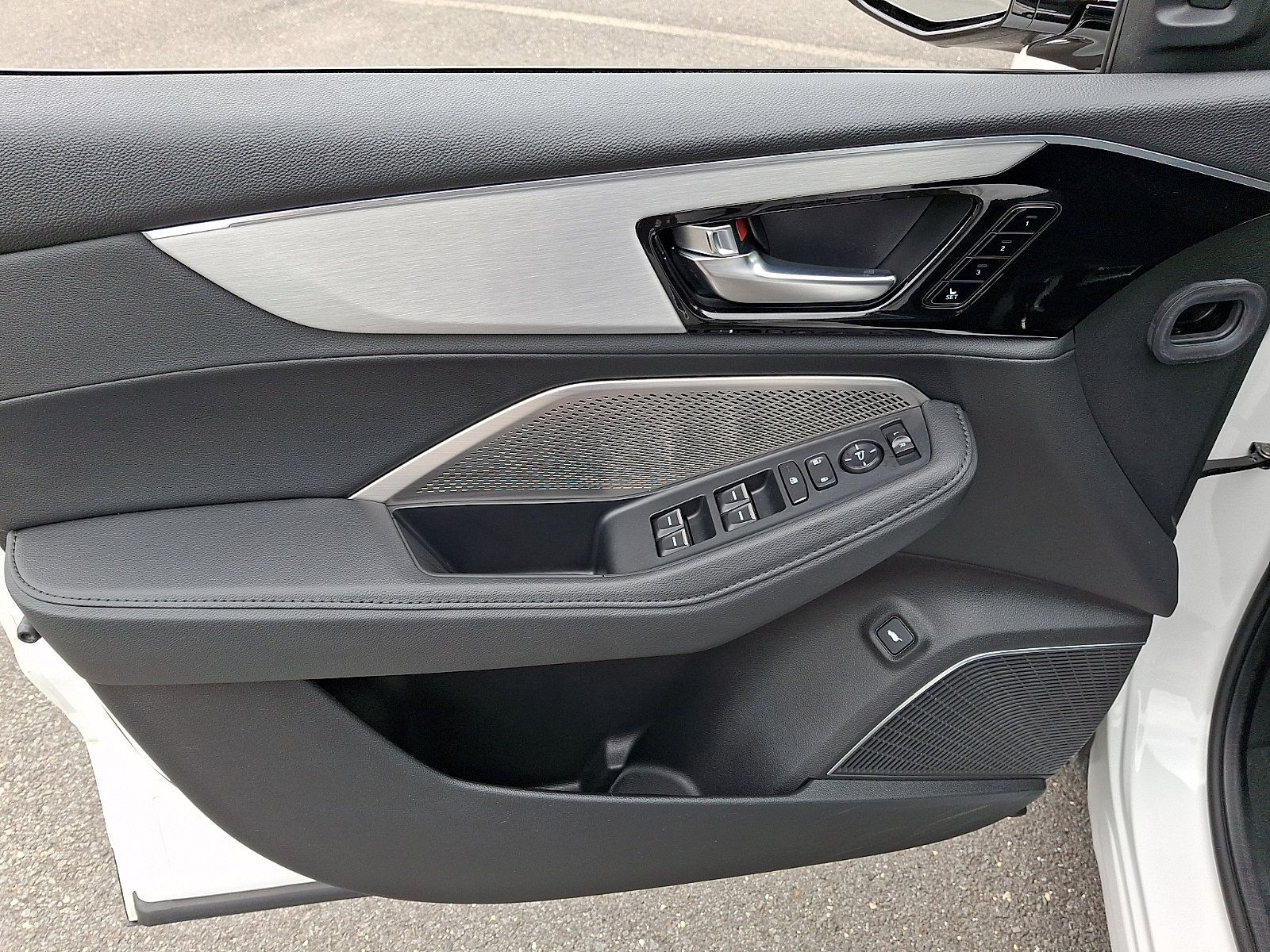 Certified 2024 Acura MDX SH-AWD image 12