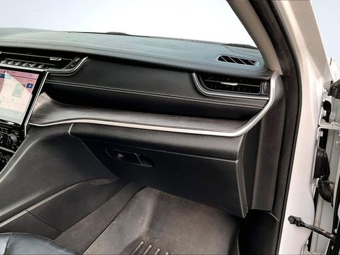 Used 2022 Jeep Grand Cherokee L Limited image 17