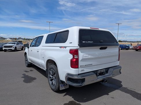 Certified 2022 Chevrolet Silverado 1500 LT w/ Convenience Package II AWD/4WD image 4