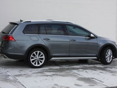 Used 2017 Volkswagen Golf Alltrack SE image 7
