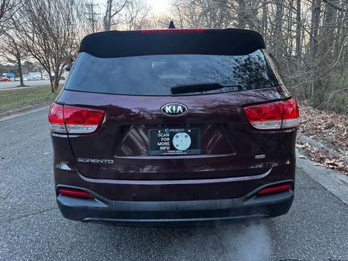 Used 2016 Kia Sorento LX w/ LX Convenience Package image 8