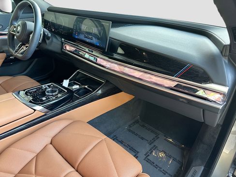 Certified 2024 BMW 740i w/ Premium Package 2 image 37
