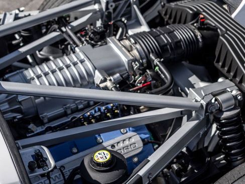 Used 2005 Ford GT RWD image 24