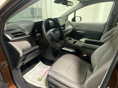 Used 2022 Toyota Sienna LE AWD/4WD image 8