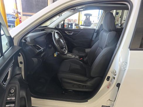 Used 2019 Subaru Forester Premium AWD/4WD image 3