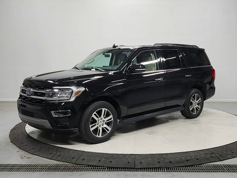 Used 2024 Ford Expedition Limited RWD image 3