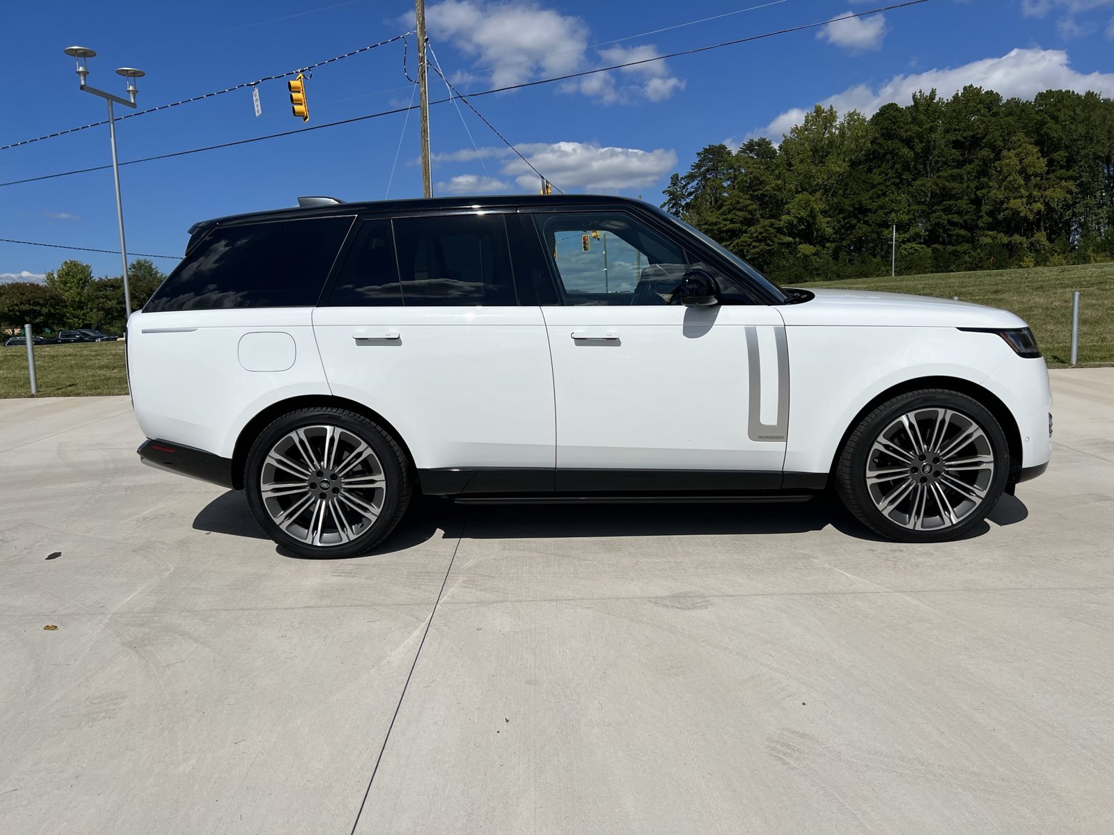 Used 2024 Land Rover Range Rover Autobiography AWD/4WD image 9