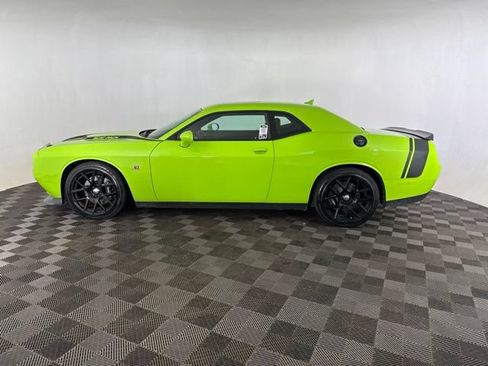 Used 2015 Dodge Challenger R/T Scat Pack w/ Scat Pack Appearance Package RWD image 10