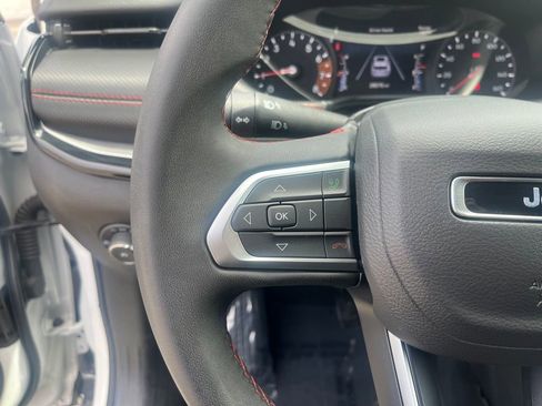 Used 2025 Jeep Compass Trailhawk AWD/4WD image 26