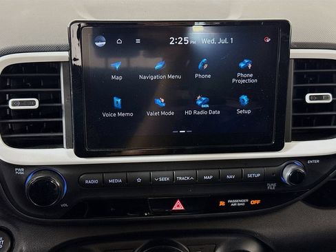 Used 2022 Hyundai Venue Limited FWD image 15