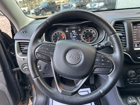 Used 2019 Jeep Cherokee Trailhawk w/ Cold Weather Group image 21