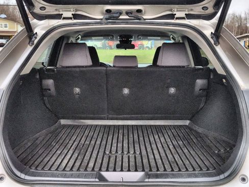 Used 2022 Toyota Venza LE image 34