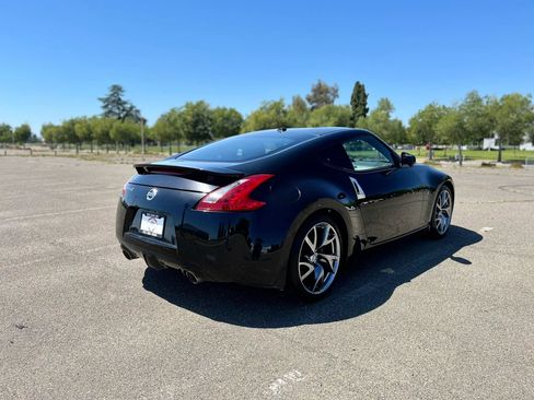 Used 2011 Nissan 370Z Touring w/ Sport Pkg RWD image 6