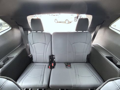 Used 2024 Buick Enclave Premium AWD/4WD image 19
