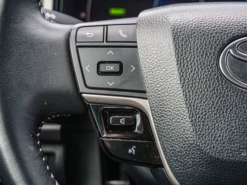 Used 2025 Toyota Camry SE image 25