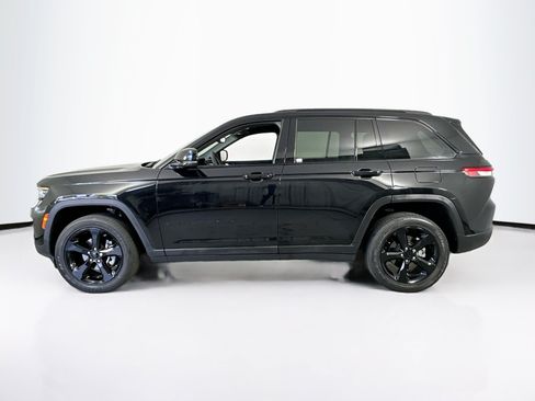 Used 2023 Jeep Grand Cherokee Altitude AWD/4WD image 8