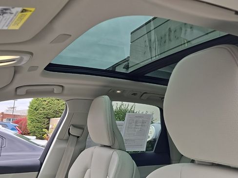 Certified 2023 Volvo XC60 B5 Plus w/ Climate Package image 17