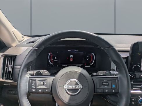 Used 2024 Nissan Pathfinder Platinum w/ Black Appearance Package image 31