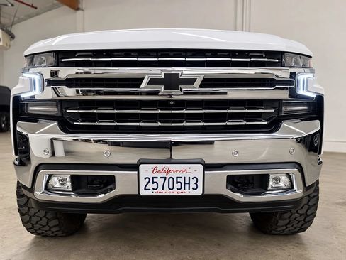 Used 2020 Chevrolet Silverado 1500 LTZ w/ Technology Package AWD/4WD image 6