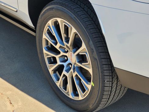 New 2026 GMC Yukon XL Denali w/ Denali Reserve Package image 5