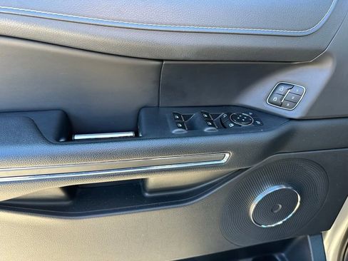 Used 2023 Ford Expedition XLT image 24