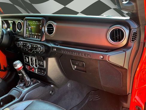 Used 2018 Jeep Wrangler Unlimited Rubicon AWD/4WD image 16