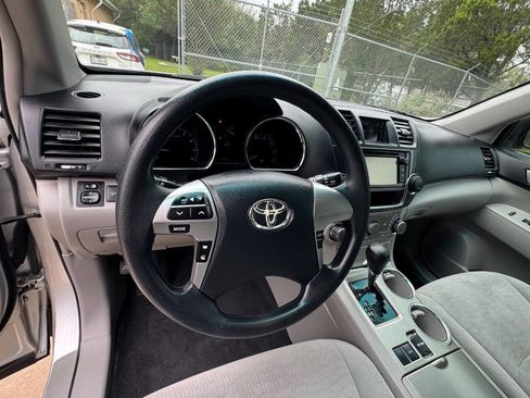 Used 2013 Toyota Highlander Plus FWD image 37