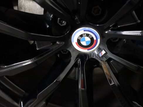 Used 2025 BMW X5 xDrive40i w/ M Sport Package AWD/4WD image 8