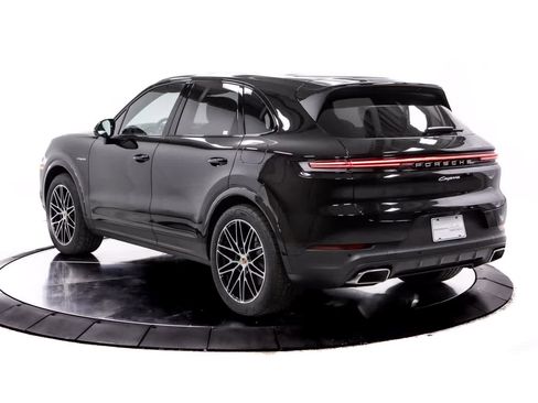 Certified 2025 Porsche Cayenne E-Hybrid AWD/4WD image 3