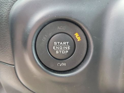 Used 2020 Jeep Wrangler Unlimited Sahara AWD/4WD image 31