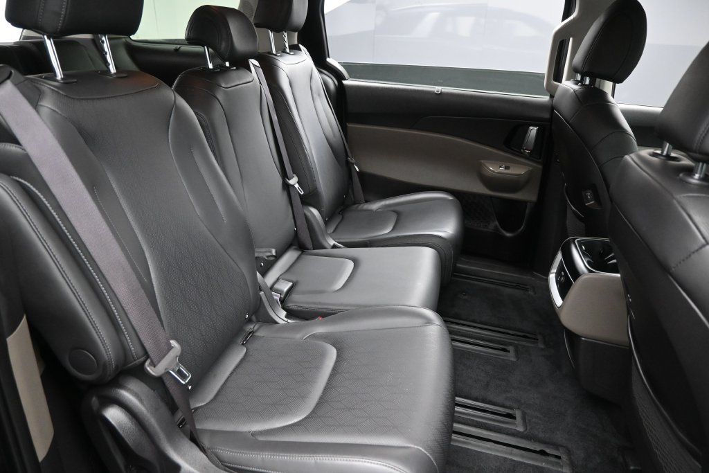 Used 2025 Kia Carnival EX FWD image 27