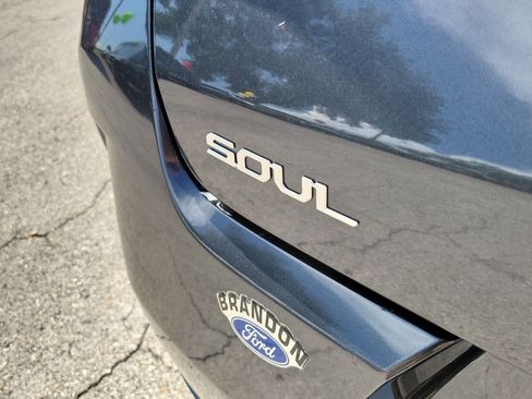 Used 2023 Kia Soul GT-Line FWD image 9