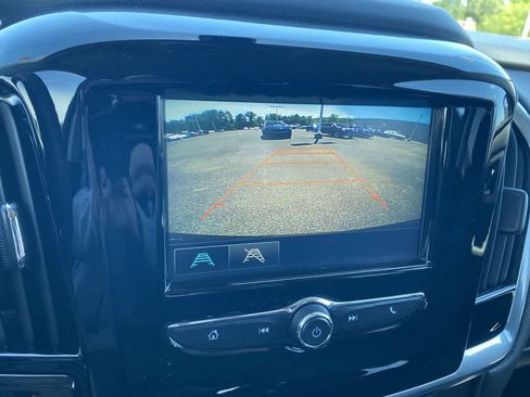 Used 2018 Chevrolet Traverse LS FWD image 17
