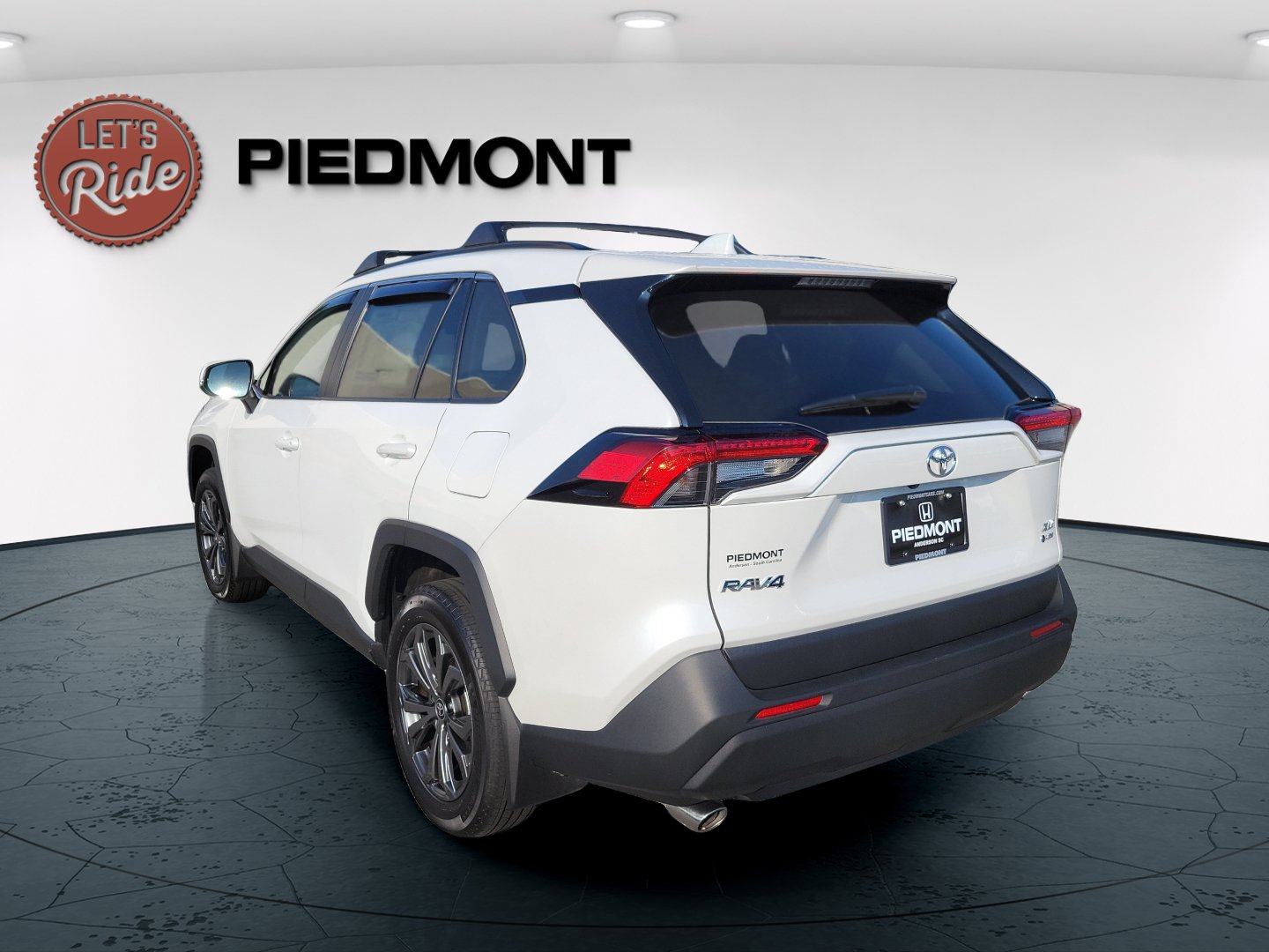 Used 2025 Toyota RAV4 XLE Premium w/ Weather Package AWD/4WD image 7