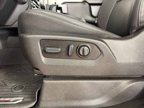 Used 2022 Chevrolet Silverado 2500 LT w/ Midnight Edition image 15