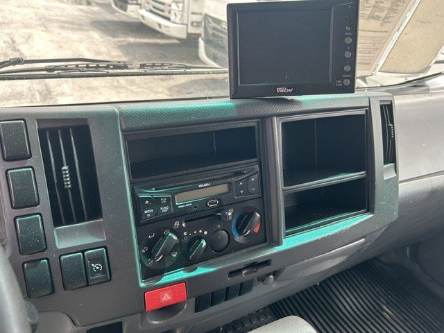 Used 2016 Isuzu NPR RWD image 25