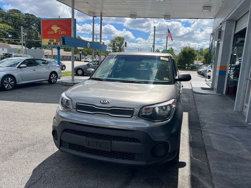 Used 2019 Kia Soul w/ Convenience Package image 2