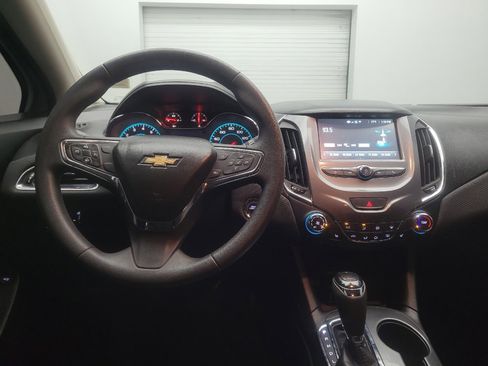 Used 2018 Chevrolet Cruze LT w/ Convenience Package FWD image 22