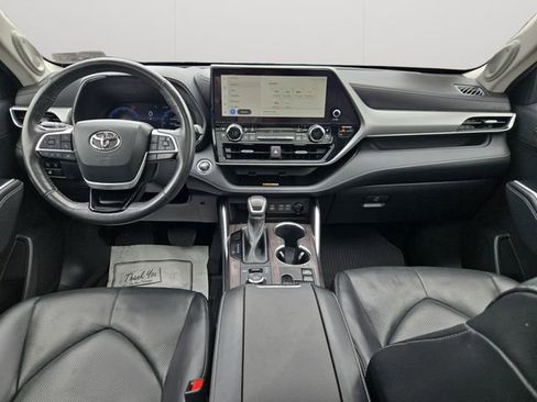 Used 2023 Toyota Highlander Platinum AWD/4WD image 18