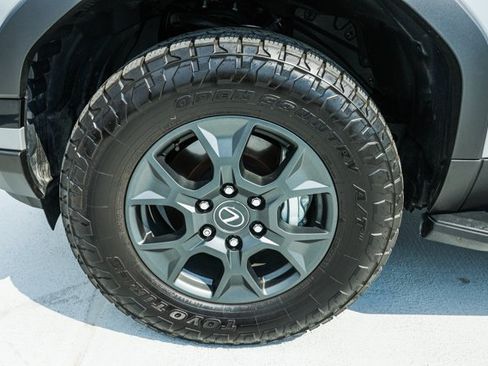 Used 2024 Lexus GX 550 AWD/4WD image 9