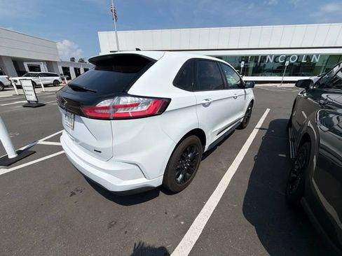 Used 2024 Ford Edge SE w/ Black Appearance Package AWD/4WD image 3
