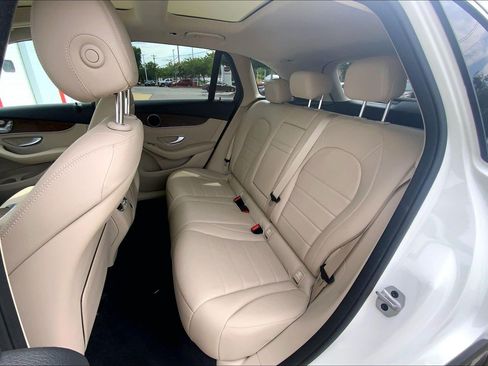 Used 2022 Mercedes-Benz GLC 300 4MATIC w/ Premium Package Lite image 31